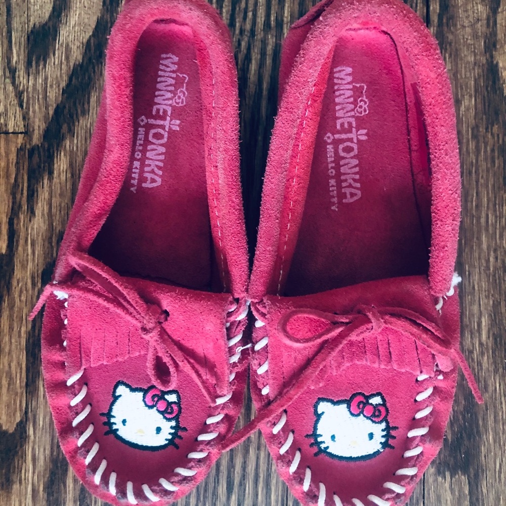Minnetonka Hello Kitty Moccasins TOO CUTE!!